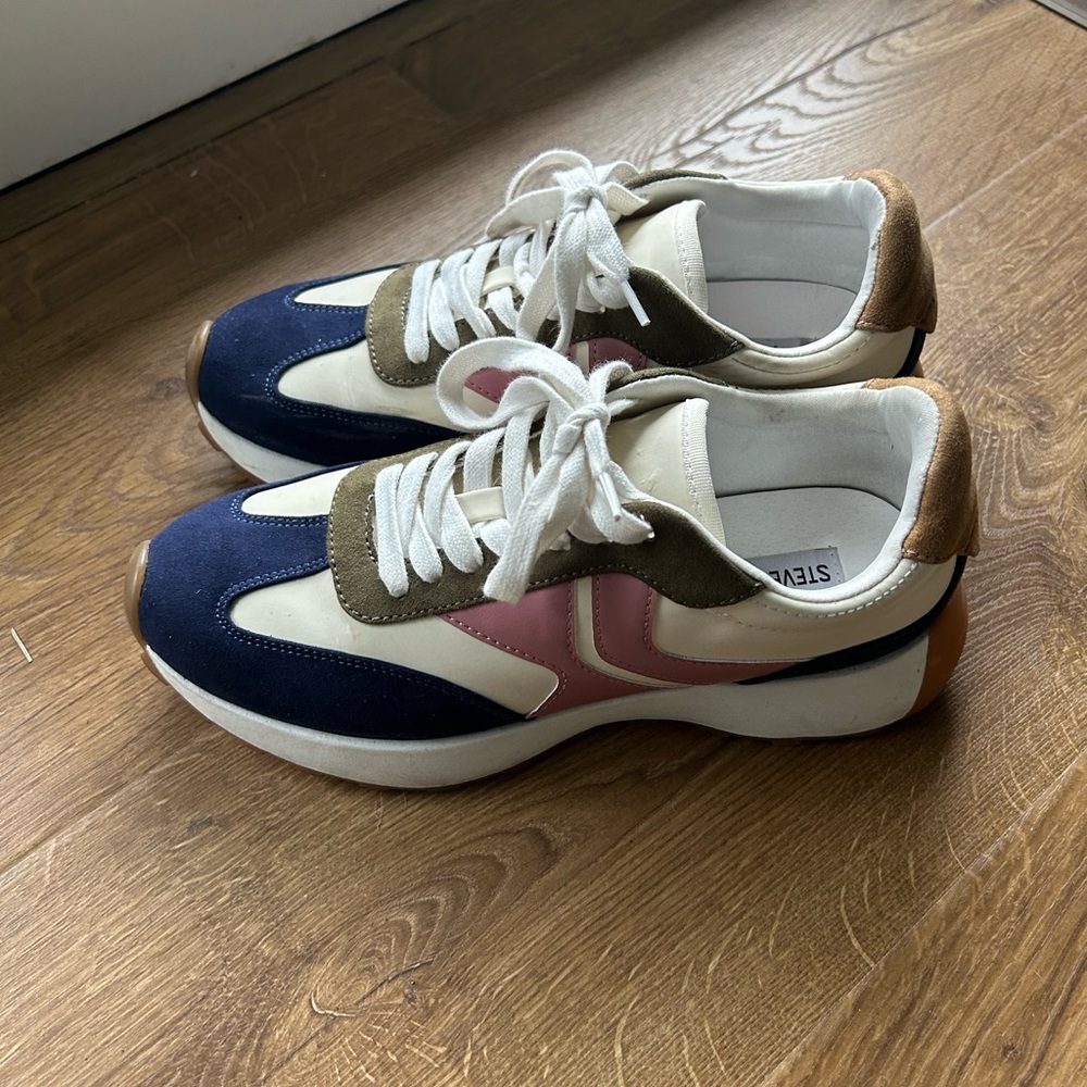 Steve Madden Escapade sneaker